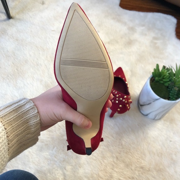 Elle red bow gold studded pointed toe pumps - Picture 4 of 5